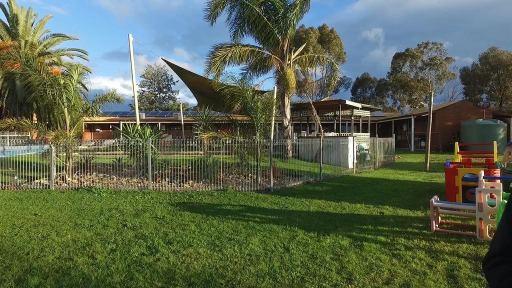 Walkabout Motel Rutherglen Exterior foto